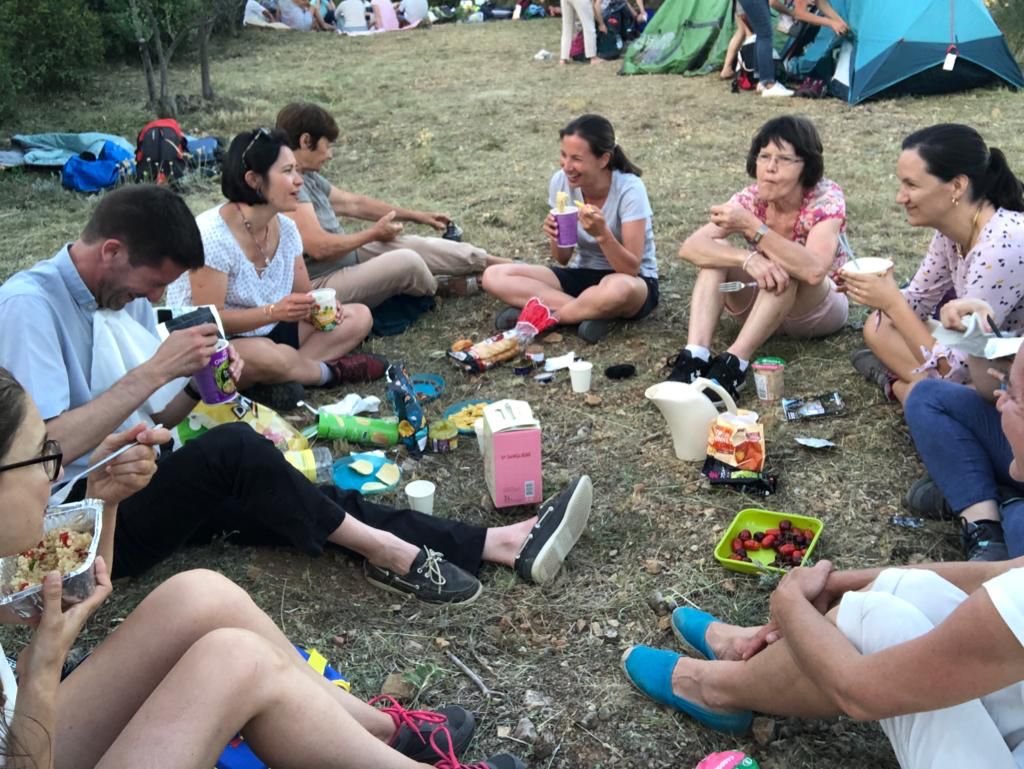 Dans le petit sac de la journée pour marcher